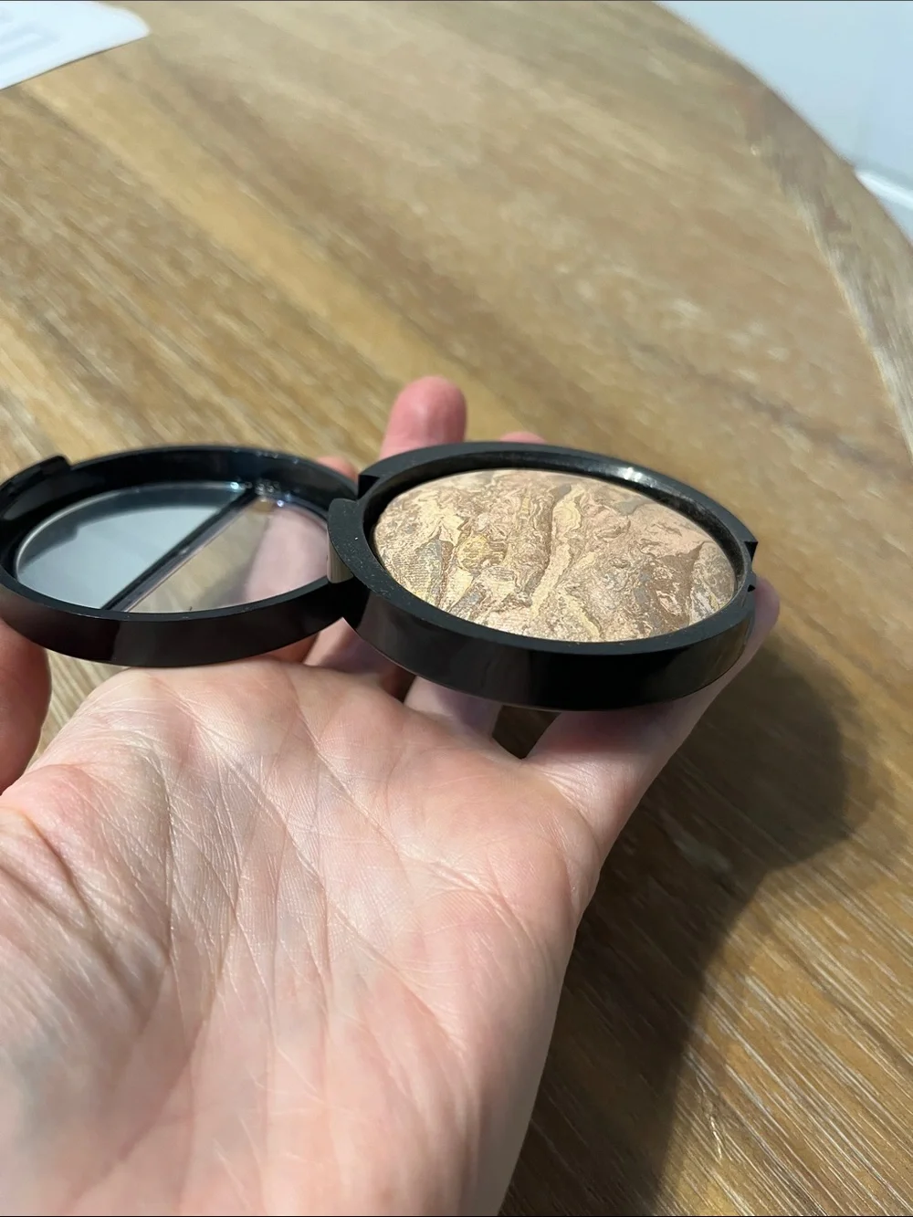 Laura Geller Baked Balance -N- Glow Illuminating Foundation in Medium LIKE NEW!